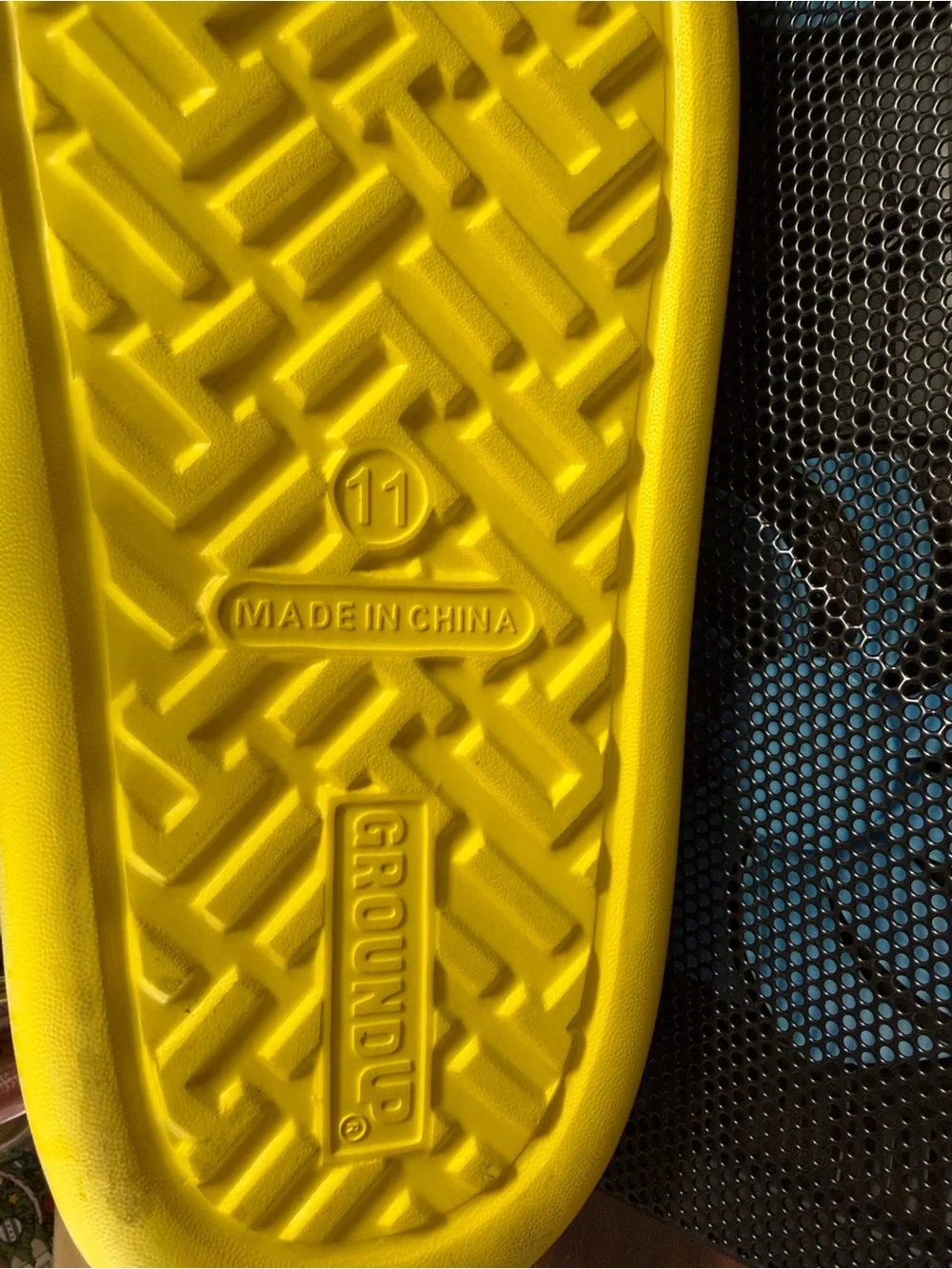 SpongeBob and Patrick Men's Yellow Comfort Slides Sandals Ground Size 11